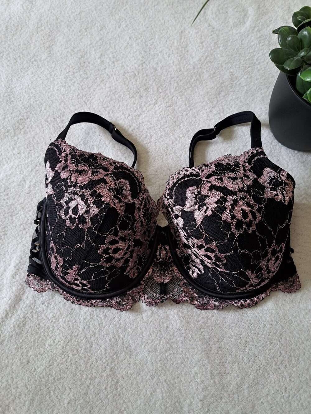 La SENZA So Free Black Bra Pink Lace Overlay Womens Size 36DD Feminine Floral